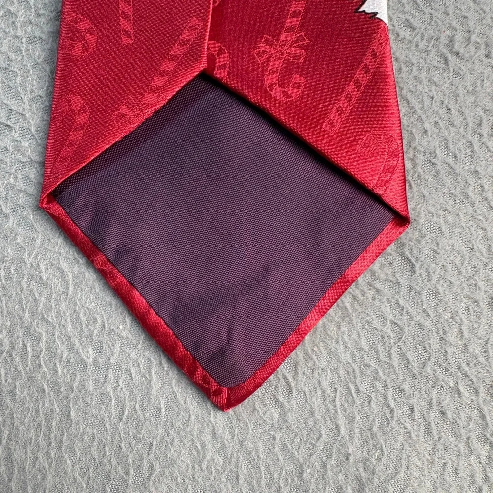 Hallmark Yule Tie Greetings Mens Red Christmas Santa Reindeer Hot Tub Necktie